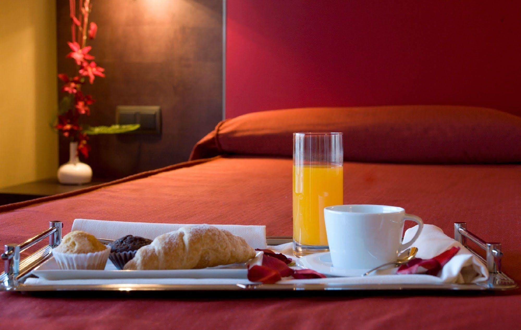 38 Aira Hotel